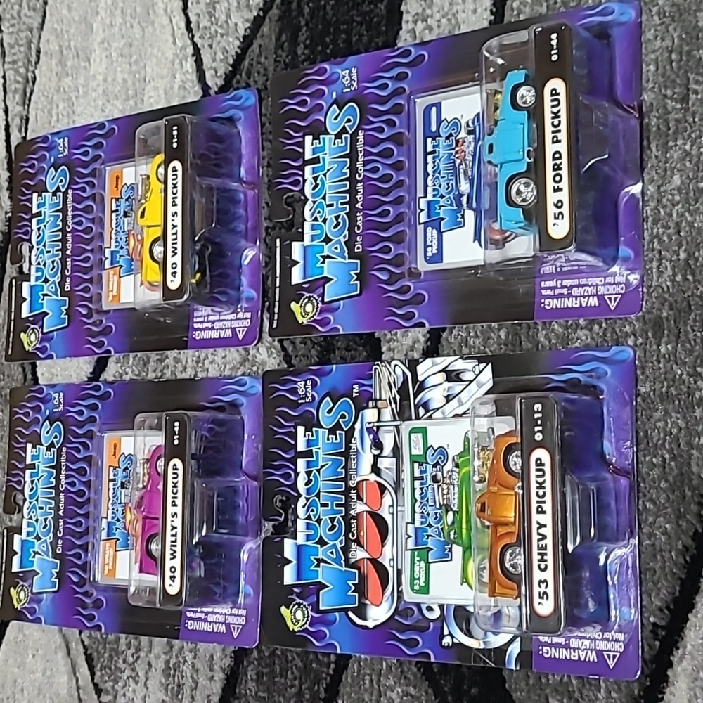 MUSCLE MACHINES 2 '40-WILLY'S '56 FORD '53 CHEVY PICKUPS 1:64 DIE CAST A…